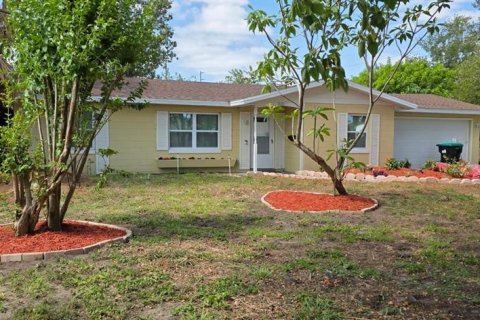 House in Orlando, Florida 3 bedrooms, 149.76 sq.m. № 1679243 - photo 1