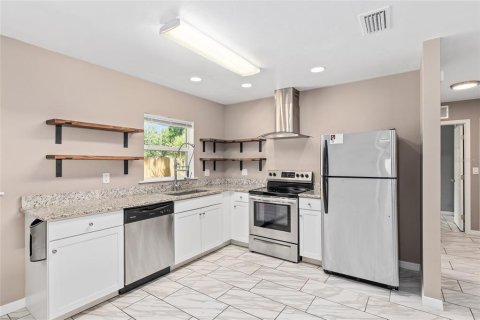House in Gainesville, Florida 2 bedrooms, 103.86 sq.m. № 1841390 - photo 5