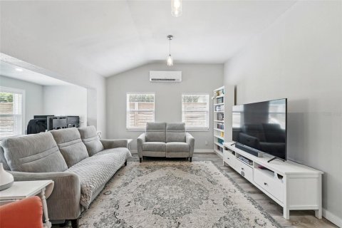 Casa en venta en Winter Park, Florida, 3 dormitorios, 151.43 m2 № 1757961 - foto 4