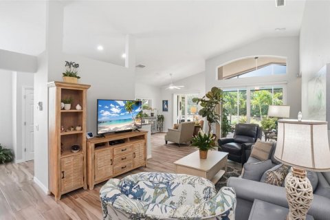 House in Sarasota, Florida 3 bedrooms, 156.26 sq.m. № 2151800 - photo 3