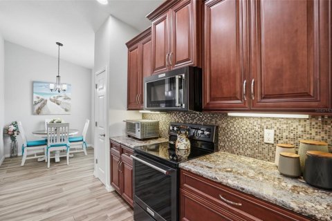 House in Sarasota, Florida 3 bedrooms, 156.26 sq.m. № 2151800 - photo 18