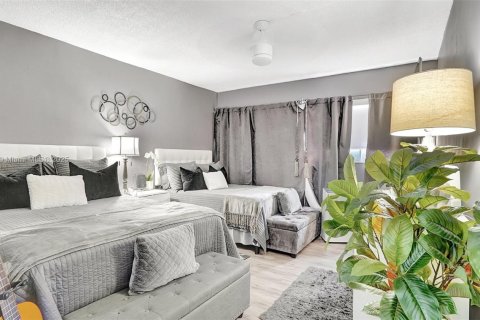 Condo in Hallandale Beach, Florida, 2 bedrooms  № 1627674 - photo 28