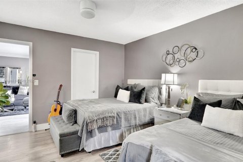 Condo in Hallandale Beach, Florida, 2 bedrooms  № 1627674 - photo 29