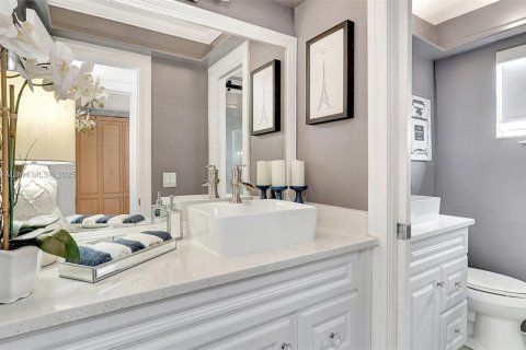 Condo in Hallandale Beach, Florida, 2 bedrooms  № 1627674 - photo 24
