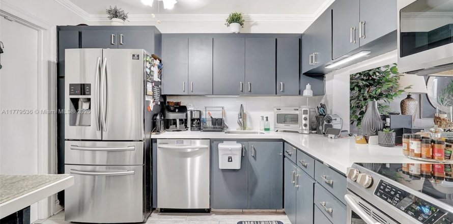 Condo in Hallandale Beach, Florida, 2 bedrooms № 1627674