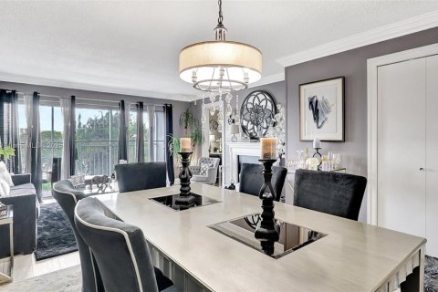 Condo in Hallandale Beach, Florida, 2 bedrooms  № 1627674 - photo 15