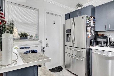 Condo in Hallandale Beach, Florida, 2 bedrooms  № 1627674 - photo 12