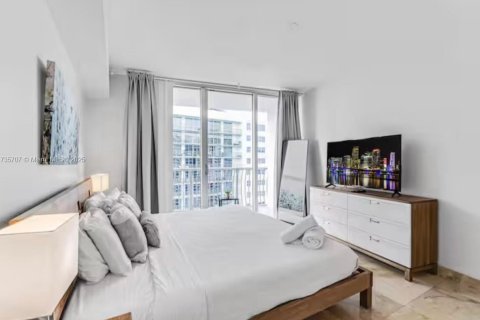 Condo in Miami, Florida, 1 bedroom  № 1937784 - photo 13