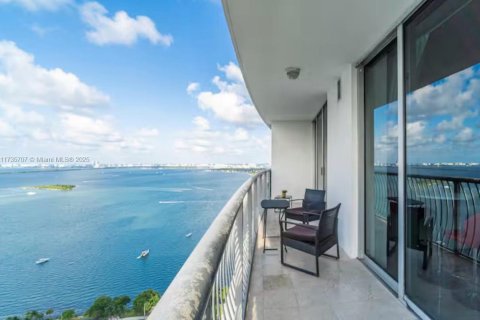 Condominio en alquiler en Miami, Florida, 1 dormitorio, 76.64 m2 № 1937784 - foto 1