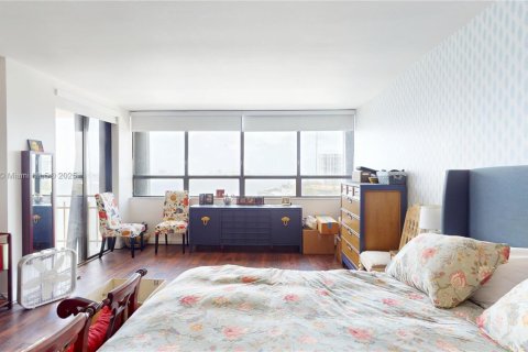 Condo in Miami, Florida, 2 bedrooms  № 1788655 - photo 23