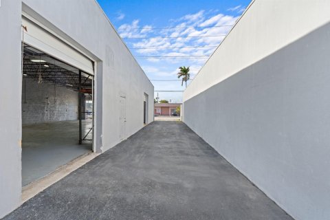 Commercial property in Fort Lauderdale, Florida № 2158187 - photo 9