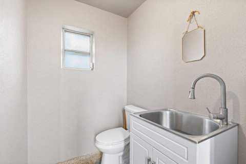 Commercial property in Fort Lauderdale, Florida № 2158187 - photo 21