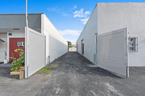 Commercial property in Fort Lauderdale, Florida № 2158187 - photo 12