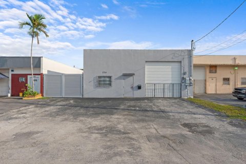Commercial property in Fort Lauderdale, Florida № 2158187 - photo 13
