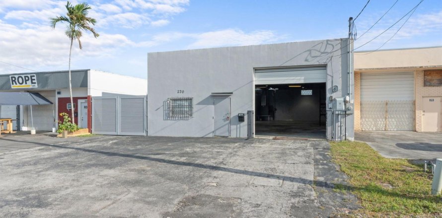 Commercial property in Fort Lauderdale, Florida № 2158187