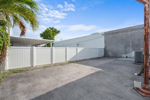 Commercial property in Fort Lauderdale, Florida № 2158187 - photo 8