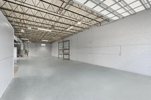 Commercial property in Fort Lauderdale, Florida № 2158187 - photo 15