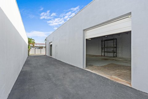 Commercial property in Fort Lauderdale, Florida № 2158187 - photo 11