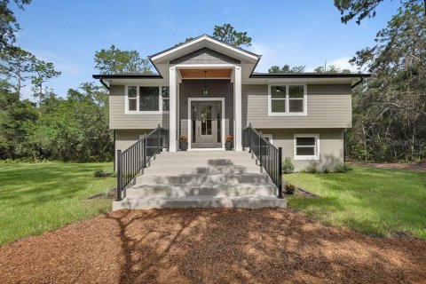 House in DeLand, Florida 4 bedrooms, 195.09 sq.m. № 2227589