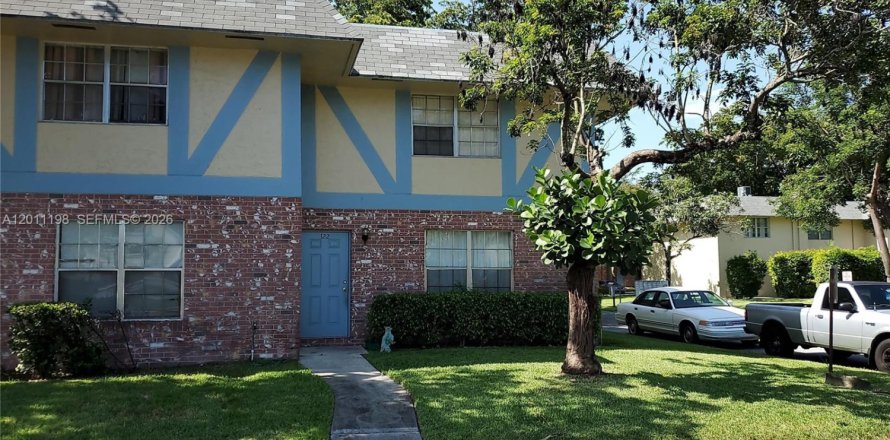 Condominio en North Lauderdale, Florida, 2 dormitorios  № 2076472