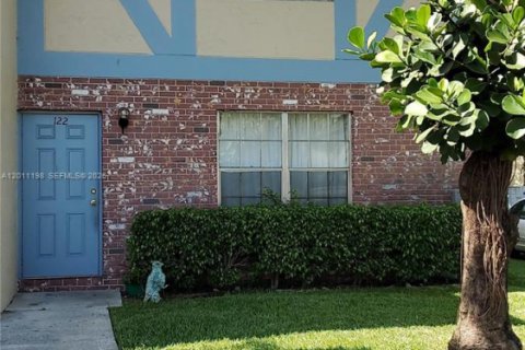 Condominio en venta en North Lauderdale, Florida, 2 dormitorios, 102.38 m2 № 2076472 - foto 2