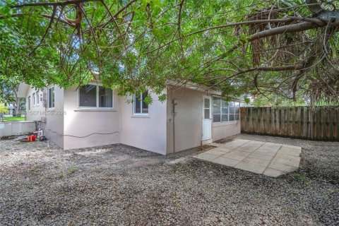 House in Fort Lauderdale, Florida 2 bedrooms, 122.17 sq.m. № 1997425 - photo 23