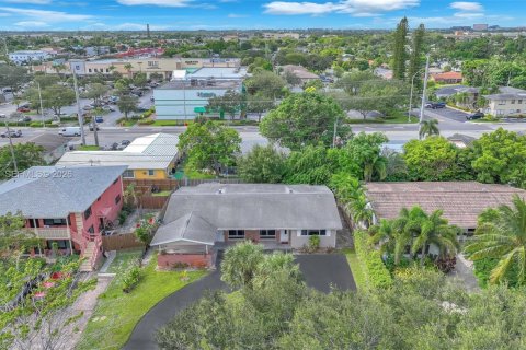 House in Fort Lauderdale, Florida 2 bedrooms, 122.17 sq.m. № 1997425 - photo 28