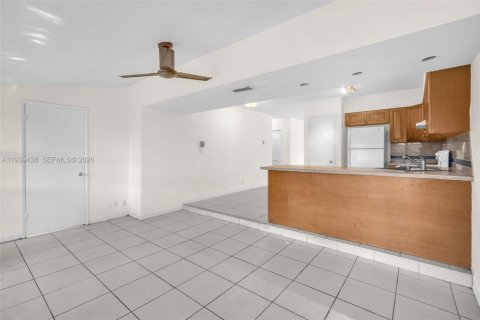 House in Fort Lauderdale, Florida 2 bedrooms, 122.17 sq.m. № 1997425 - photo 17