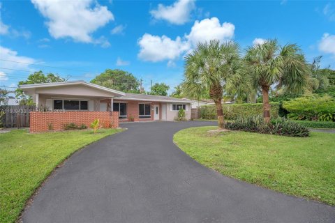 House in Fort Lauderdale, Florida 2 bedrooms, 122.17 sq.m. № 1997425 - photo 2