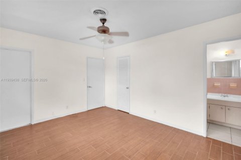 House in Fort Lauderdale, Florida 2 bedrooms, 122.17 sq.m. № 1997425 - photo 13