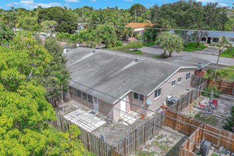 House in Fort Lauderdale, Florida 2 bedrooms, 122.17 sq.m. № 1997425 - photo 30