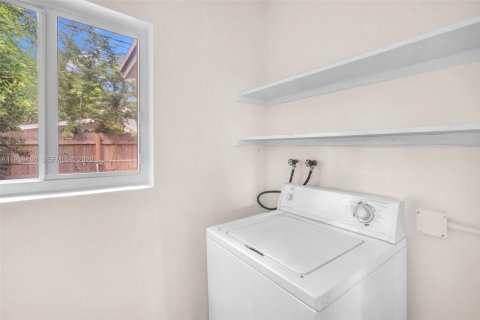 House in Fort Lauderdale, Florida 2 bedrooms, 122.17 sq.m. № 1997425 - photo 18