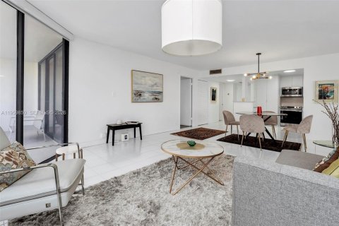 Кондоминиум с 1 спальней в Майами, Флорида № 2019873