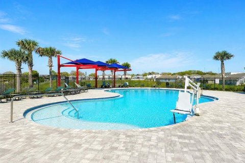 House in Haines City, Florida 5 bedrooms, 205.78 sq.m. № 2279877 - photo 15