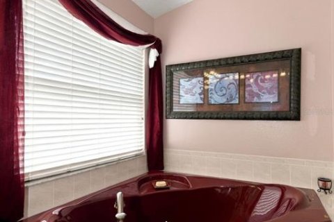 House in New Port Richey, Florida 4 bedrooms, 216 sq.m. № 2396394 - photo 26