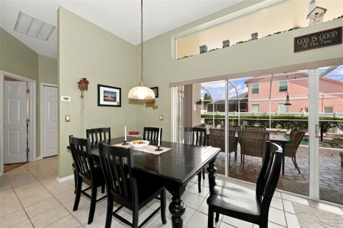House in New Port Richey, Florida 4 bedrooms, 216 sq.m. № 2396394 - photo 19