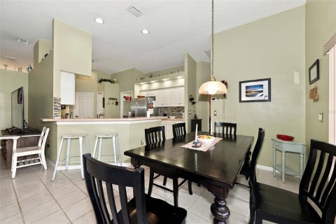 House in New Port Richey, Florida 4 bedrooms, 216 sq.m. № 2396394 - photo 20