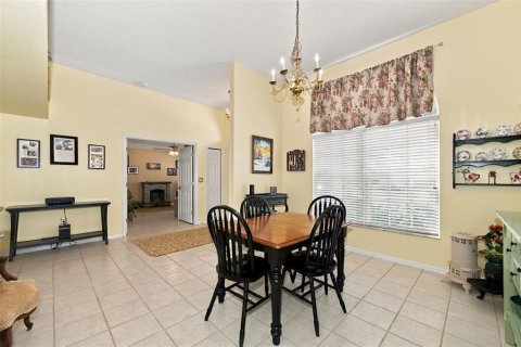 House in New Port Richey, Florida 4 bedrooms, 216 sq.m. № 2396394 - photo 9