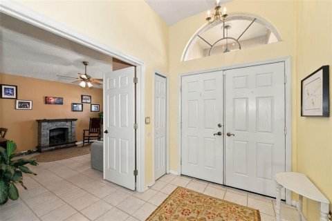 House in New Port Richey, Florida 4 bedrooms, 216 sq.m. № 2396394 - photo 3