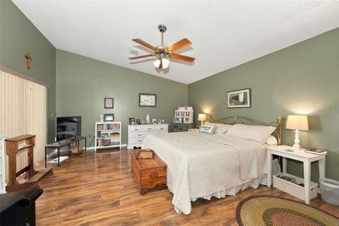 House in New Port Richey, Florida 4 bedrooms, 216 sq.m. № 2396394 - photo 22