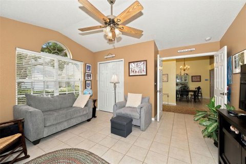 House in New Port Richey, Florida 4 bedrooms, 216 sq.m. № 2396394 - photo 29