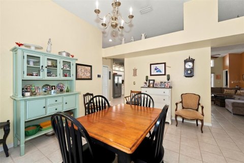 House in New Port Richey, Florida 4 bedrooms, 216 sq.m. № 2396394 - photo 10