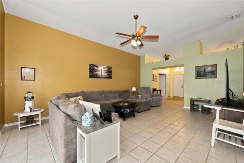 House in New Port Richey, Florida 4 bedrooms, 216 sq.m. № 2396394 - photo 6