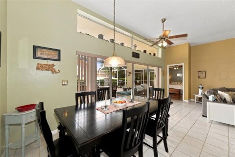 House in New Port Richey, Florida 4 bedrooms, 216 sq.m. № 2396394 - photo 18