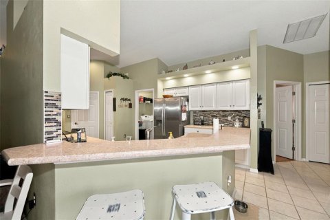 House in New Port Richey, Florida 4 bedrooms, 216 sq.m. № 2396394 - photo 11