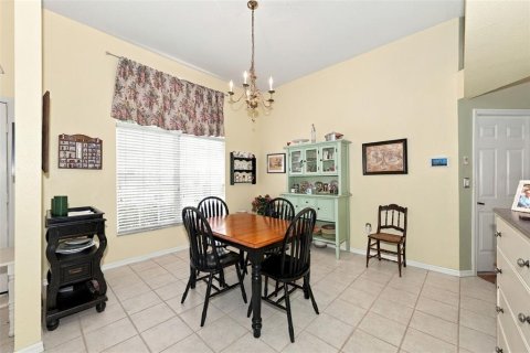 House in New Port Richey, Florida 4 bedrooms, 216 sq.m. № 2396394 - photo 8