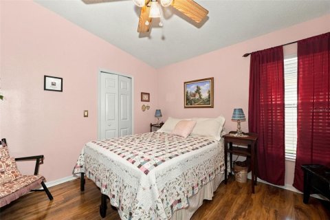 House in New Port Richey, Florida 4 bedrooms, 216 sq.m. № 2396394 - photo 30