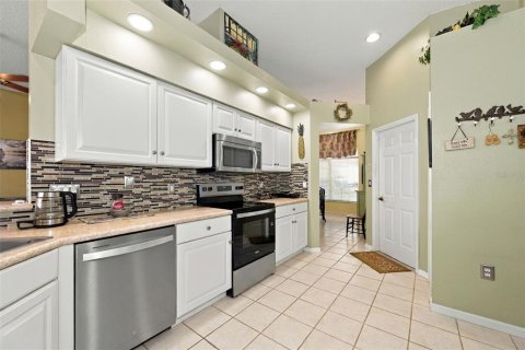 House in New Port Richey, Florida 4 bedrooms, 216 sq.m. № 2396394 - photo 17