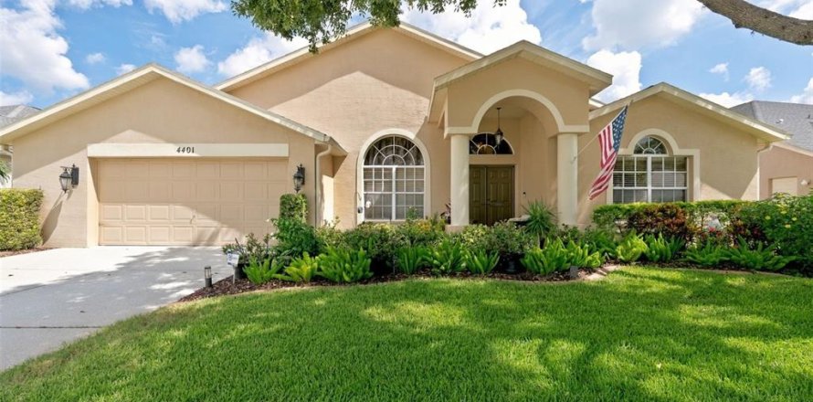 House in New Port Richey, Florida 4 bedrooms, 216 sq.m. № 2396394