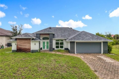 Casa en venta en Cape Coral, Florida, 3 dormitorios, 209.68 m2 № 1906144 - foto 1